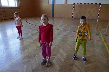 SKŘIVANI CVIČÍ V TĚLOCVIČNĚ