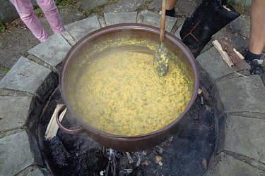 ŠKVAŘILI JSME VAJEČINU NA ZAHRADĚ